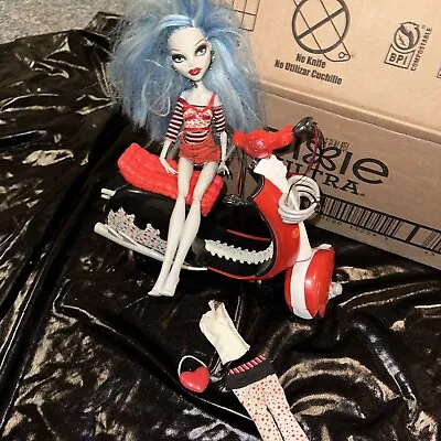 Monster High Ghoulia Lot • $14