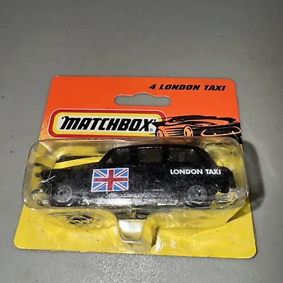Matchbox MB-4 London Taxi Holiday Edition With Flag - International Short Card • $4.27