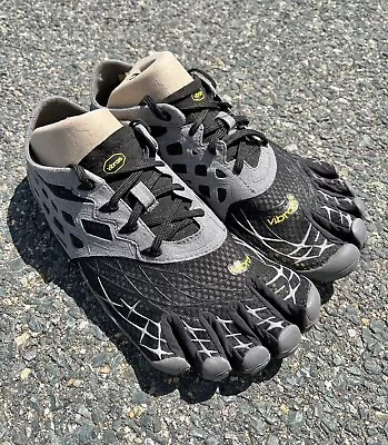 Vibram Five Finger Shoes Barefoot Cross Train Mens Size 41 US 8 Black Gray • $51.97