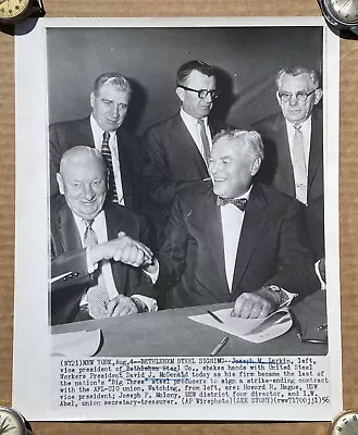 1956 Vintage Press Photo Bethlehem Steel & Union Workers Strike Ending Contract • $15