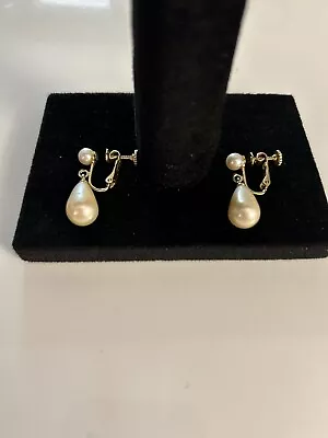 Vintage Marvella Faux Pearl And Gold Toned Screw Back Earrings • $4.50