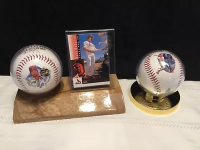 1998 Mark McGwire 62nd Home Run Commemorative Card & 2 Baseballs In Display(Q94) • $49.99