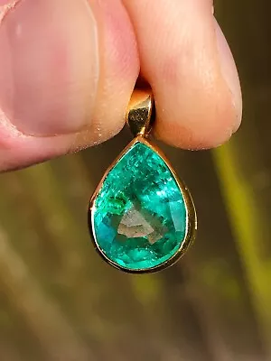 Breathtaking Natural HUGE 4.5ct Colombian Emerald Statement Pendant 18ct Gold • £3700
