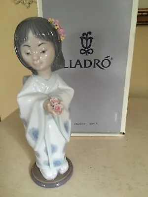 £161.86 • Buy LLADRO  BEARING FLOWERS  #6151 FIGURINE ~ ORIENTAL GIRL W/FLOWERS ~ In BOX!