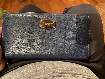 Michael Kors Wallet • $35