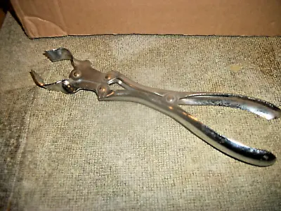 Vintage 8 1/2  Inch Kitchen Tongs - Spring Loaded - Unbranded • $10.99