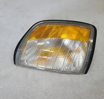 PreOwned AL Mercedes W124 E420 E500 RIGHT Front Turn Signal Light 1248261243 • $104