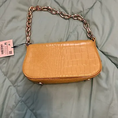 $35 • Buy Zara Green Handbag