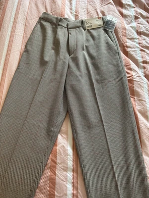 $20 • Buy Uniqlo Smart Ankle Pants XS 