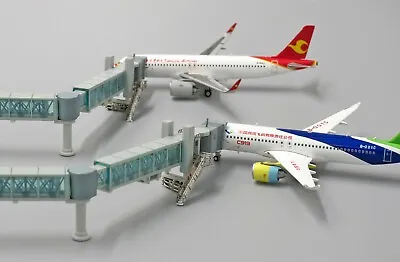 1:400 Airport Passenger Bridge  (737) *Not Including The Aircraft Model*  LH4135 • $29.99