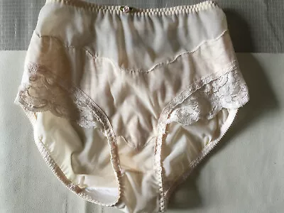 L/7 Vintage OLGA 1970s 80s Women's Light Firm Shapewear Panties Full Rise Briefs • $28.95