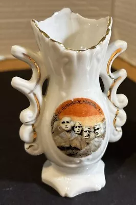 Vintage Mount Rushmore 3.75” T. Bud Vase - Made In Occupied Japan • $10