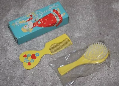 Vintage  Stanley That's My Girl Hairbrush & Comb Set  #4058 Yellow Nib • $34.95