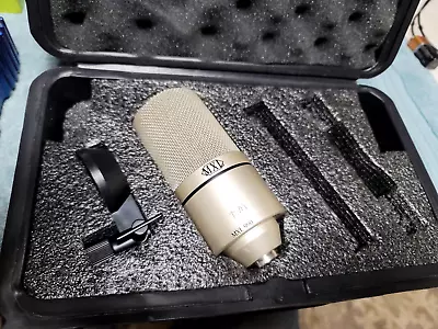 MXL 990 Condenser Microphone With Shockmount *ISSUE • $65