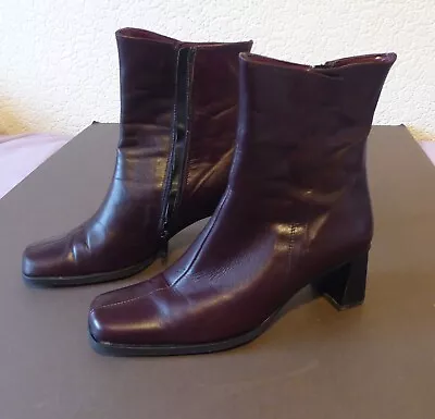 Light Use Ladies OGETTI By Carl Scarpa Brown Ankle Boots Size 37 UK4 (ref 2518) • £15.99