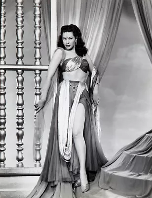 Yvonne De Carlo [The Desert Hawk] 8 X10  10 X8  Photo 78215 • £1.99