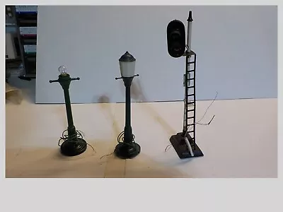 O Scale Lot Of  Vintage Metal Railroad Block Signal & 2 Plastic Street Lights • $9.99