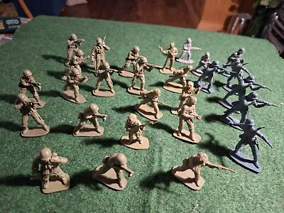 Airfix 132 Scale  Unpainted Plastic Military Figures Soldiers German  USA UK • £2