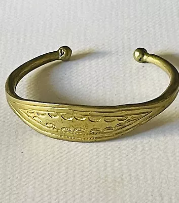 🦋vtg Gold Tone Carved Cuff Bracelet • $1