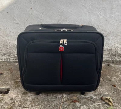 £45 • Buy Wenger Swiss Gear (1904004) Cabin/travel Bag.