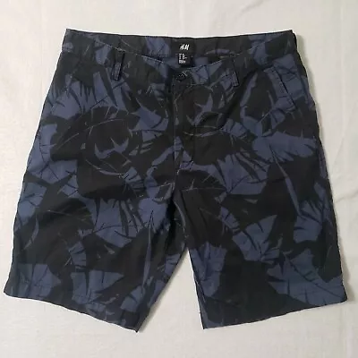 H&M Men’s Floral Shorts 34 Regular Mid Length Chino Black Blue Pockets Casual    • $19.73