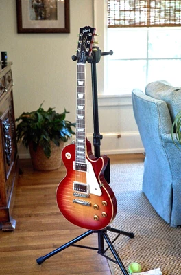 $2450 • Buy Gibson Les Paul Standard '50s Heritage Cherry Sunburst, Hard-shell Case