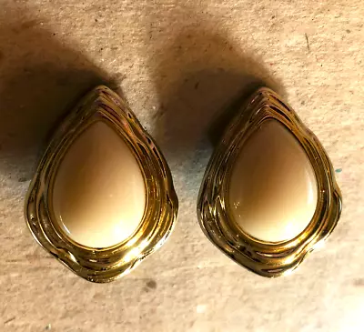 VTG MILKY IVORY PLASTIC Drop-shaped Clip-On Earrings GOLD TONE ACCENT • $6.50