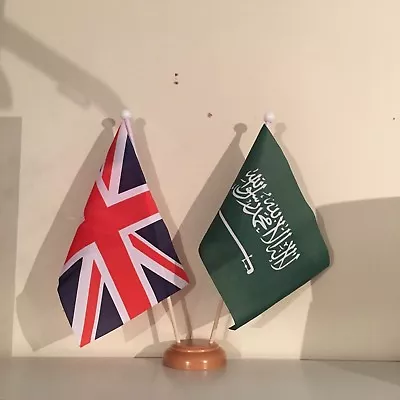 £7.50 • Buy UNION JACK AND SAUDI ARABIA TWIN TABLE FLAG SET With WOODEN BASE 9 X6  FLAGS
