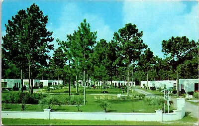 Postcard 1952 Perry Motel Court Lawn Furniture Standard Gas Florida A114 • $6.17