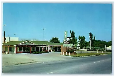 C1960 Iris Motel Restaurant Exterior Building Mt. Pleasant Iowa Vintage Postcard • $14.98