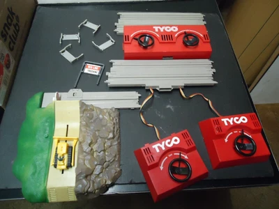 $5.99 • Buy Tyco US1 Electric Trucking Lot Of Parts Controllers Bulldozer Turn Out Clips