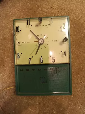 Vintage Motorola Model 52CW3 Clock Radio Green Wall Hanger -  Clock Works 1953 • $100