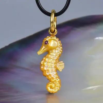Seahorse Pendant Carved Mother-of-Pearl & Gold Vermeil On Sterling Silver 3.61 G • $58