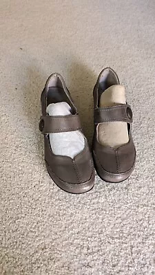 Taos Women's  Brown Leather Comfort Mary Jane Shoes Sz 8 EU39 • $22