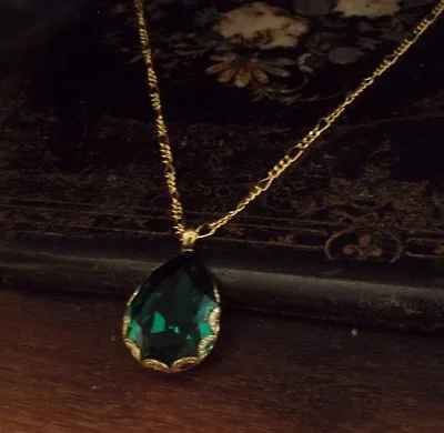 £22.90 • Buy Vintage Emerald Green Teardrop Crystal Pendant Necklace Gold Plated.