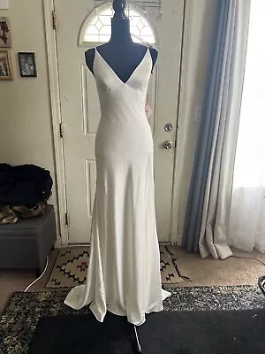 Vow’d Backless Wedding Dress Size 4 NWT • $89