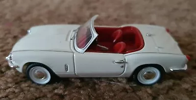 Vanguards VA06705 Triumph Spitfire MKIII White Red Hood LIMITED EDITION  • £17