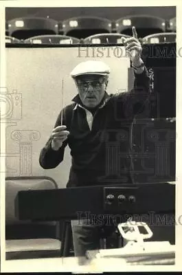 1986 Press Photo Milton Greene Conducts Rehearsal Of  The Music Man  San Diego • $15.99