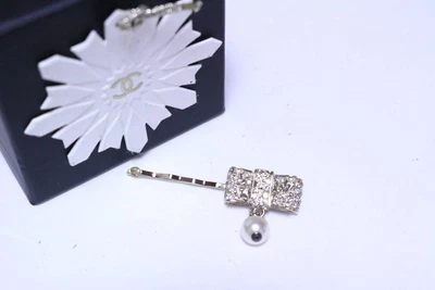 $320 • Buy Authentic Chanel Vintage Faux Pearl Hair Accessories Hair Pin