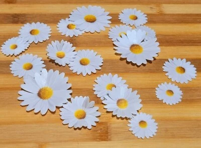  ASSORTED Sizes DAISY EDIBLE WAFER FLOWERS REALISTIC CAKE TOPPER DECORATIONS • $10.99