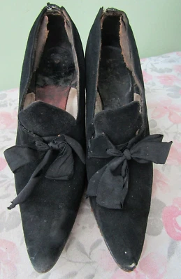 $15 • Buy Victorian Black Velvet Spool Heel Shoes