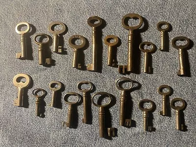 LOT OF 20 OLD ANTIQUE HOLLOW BARREL SKELETON / CABINET KEYS Lot #16 • $29.99