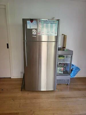 $300 • Buy  Fisher & Paykel E521t Top Mount Freezer Active Smart System Frost Free