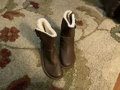 UGG Australia Lillie 3336 Brown Leather Sheepskin Lined Boots Womens Size 10 • $30