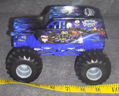 2015 Son-Uva Digger Hot Wheels Monster Jam Trucks OFF ROAD 1:24 Scale Diecast • $10.95