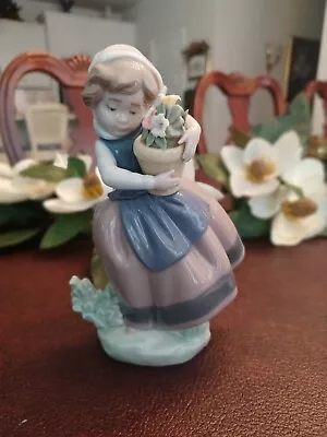 Lladro Spring Is Here Girl With Flowers Figurine Daisa 1983 Made In Spain #5223 • $54