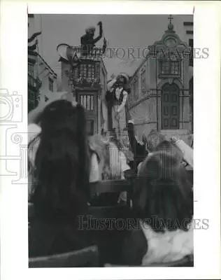 1991 Press Photo Kids Enjoying  Monkey See Monkey Do  Puppet Opera In Houston • $19.99