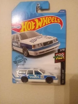 Hotwheels Volvo 850 Estate #57/250 White HW Race Day 2/10 • $2.25