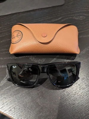 $55 • Buy Ray-Ban Justin RB4165 Classic Sunglasses