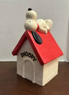 Vintage 1970 Snoopy Dog House Piggy Bank United Feature Syndicate Inc. PEANUTS • $17.95